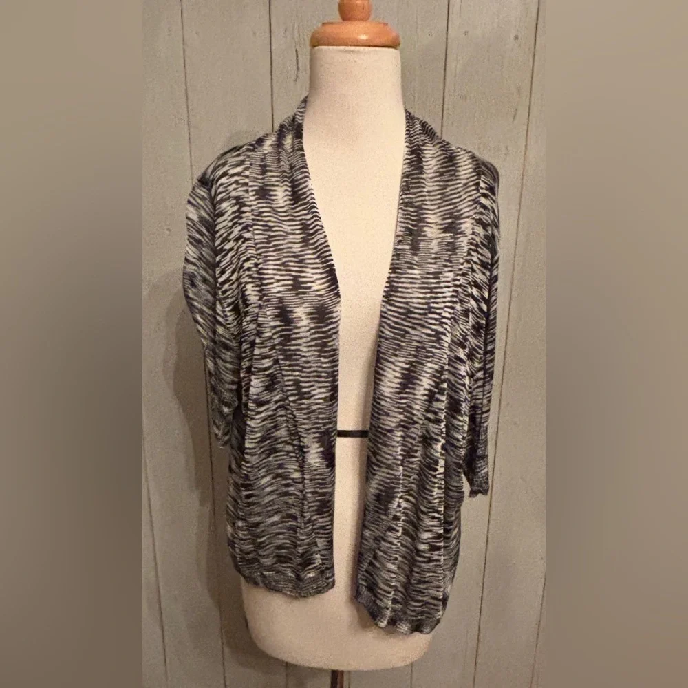 LANE BRYANT Short Sleeve Black /White Open Short‎ Sleeve Cardigan Sz 22/24 Rayon